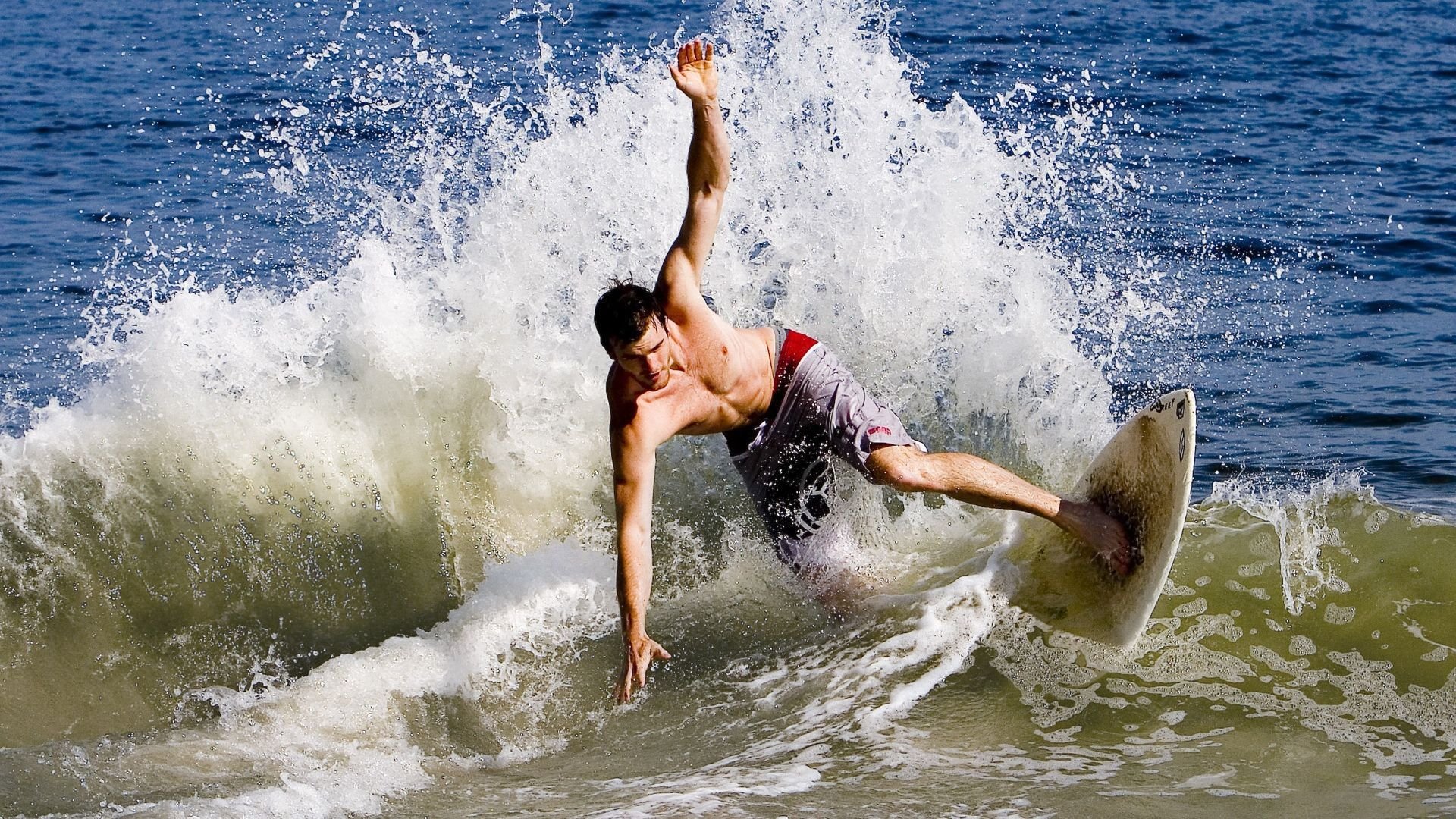 开云体育官网-终局之夜，楚阿梅尼的战术抉择如何成为F1年度冠军的胜负手