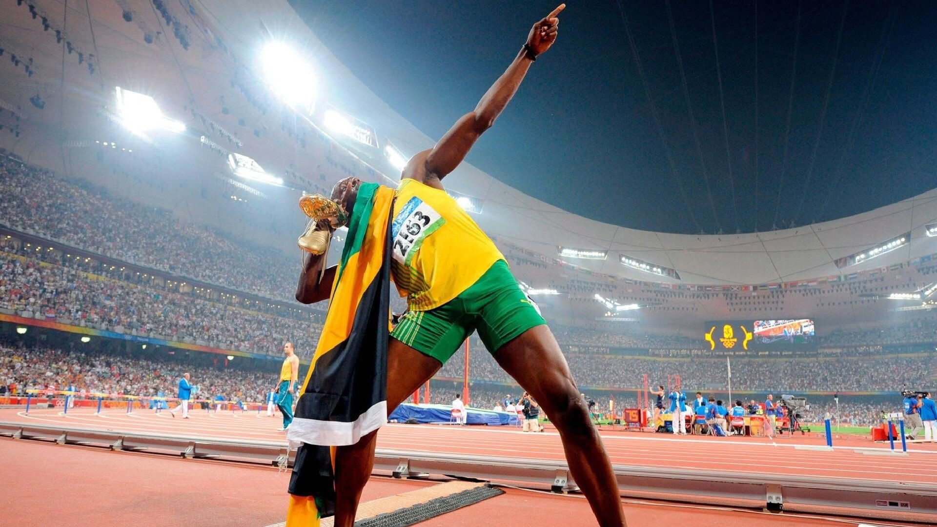 开云体育在线-当足球灵魂闯入篮球圣殿，里昂的终场绝唱与萨拉赫的跨界接管